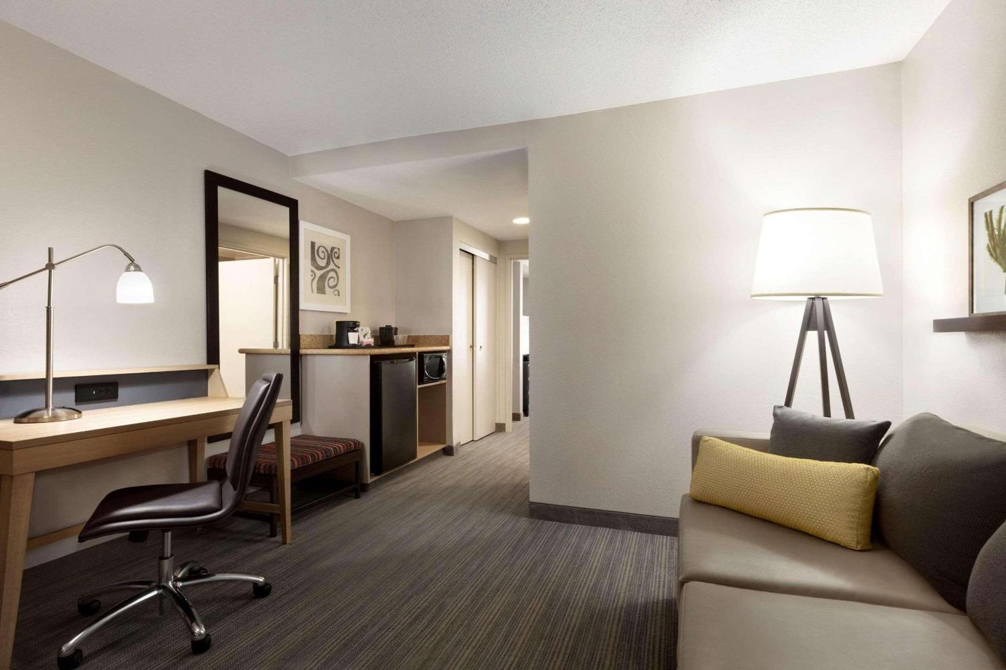 Country Inn & Suites By Radisson, Washington, Dc East - Capitol Heights, Md 외부 사진